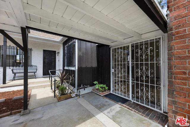 13063 Louvre Street, Pacoima (los Angeles), CA 91331