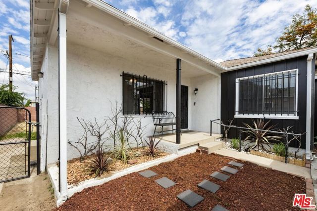 13063 Louvre Street, Pacoima (los Angeles), CA 91331
