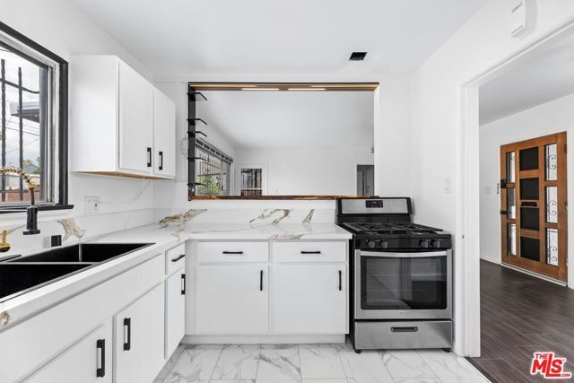 13063 Louvre Street, Pacoima (los Angeles), CA 91331