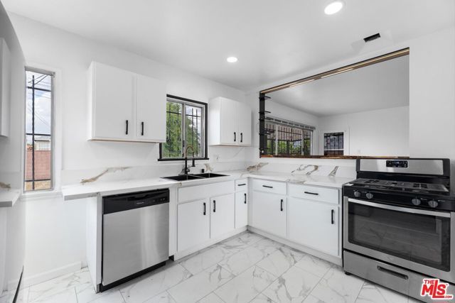13063 Louvre Street, Pacoima (los Angeles), CA 91331