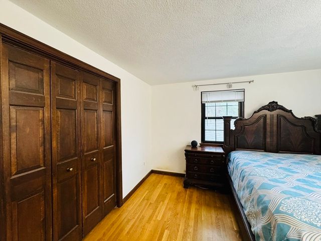 2 Blueberry Hill Ln, Arlington, MA 02474