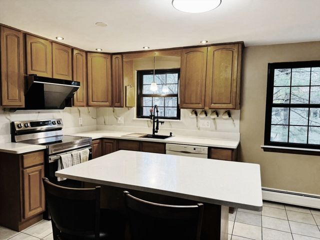 2 Blueberry Hill Ln, Arlington, MA 02474