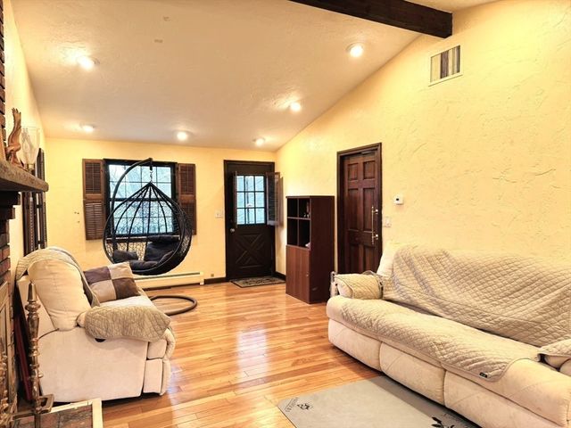 2 Blueberry Hill Ln, Arlington, MA 02474