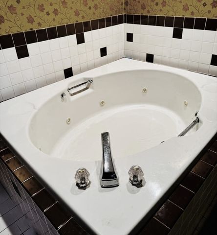 2 Blueberry Hill Ln, Arlington, MA 02474