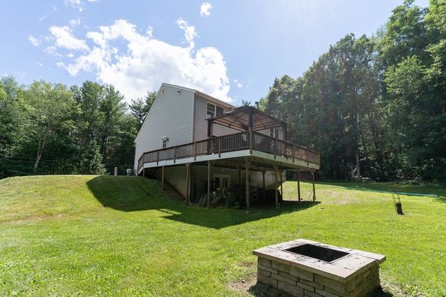 1 Barefoot Ln, Brookfield, MA 01506