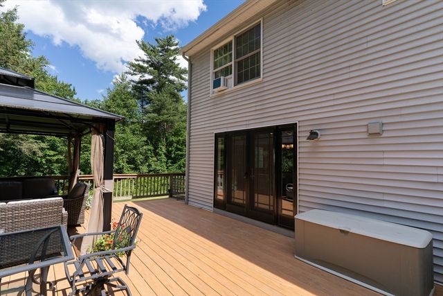1 Barefoot Ln, Brookfield, MA 01506