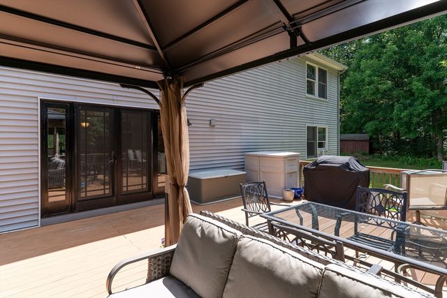 1 Barefoot Ln, Brookfield, MA 01506