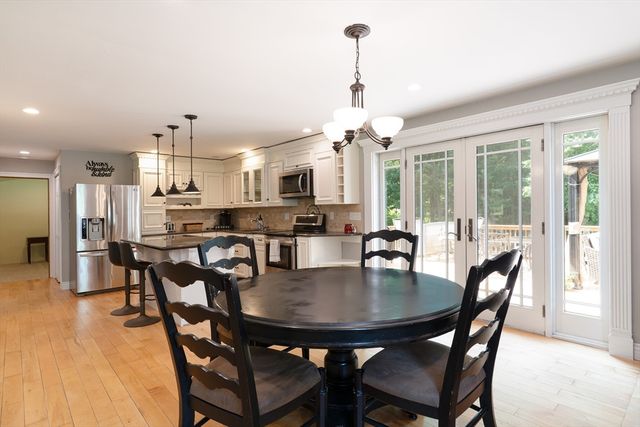 1 Barefoot Ln, Brookfield, MA 01506
