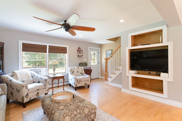1 Barefoot Ln, Brookfield, MA 01506