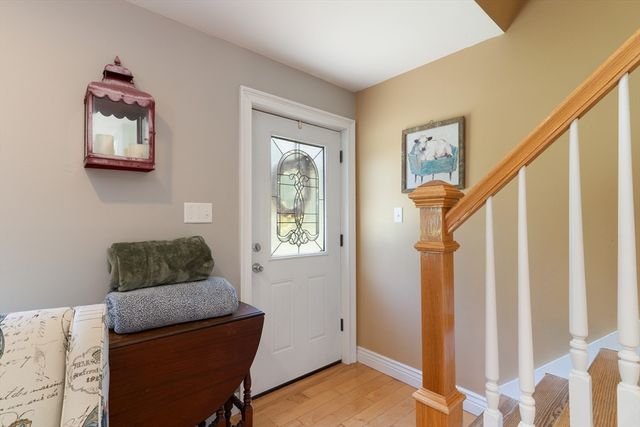 1 Barefoot Ln, Brookfield, MA 01506