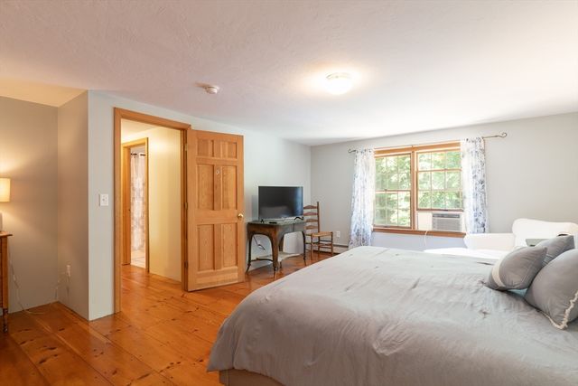 1 Barefoot Ln, Brookfield, MA 01506