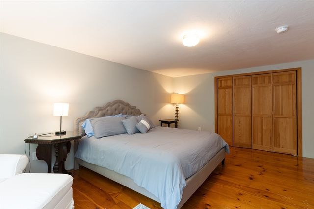 1 Barefoot Ln, Brookfield, MA 01506
