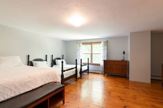 1 Barefoot Ln, Brookfield, MA 01506