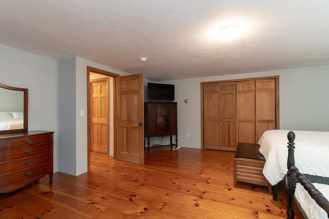 1 Barefoot Ln, Brookfield, MA 01506