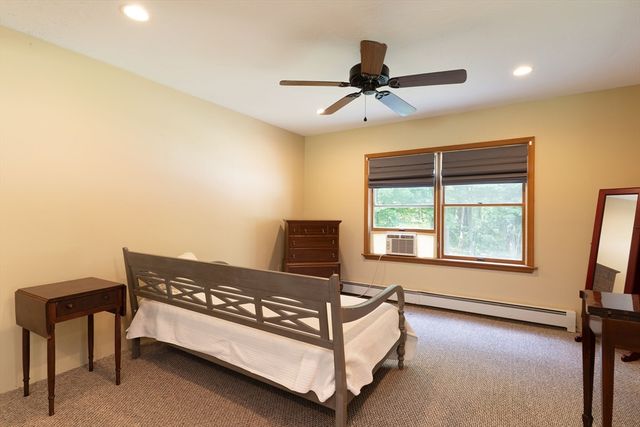 1 Barefoot Ln, Brookfield, MA 01506