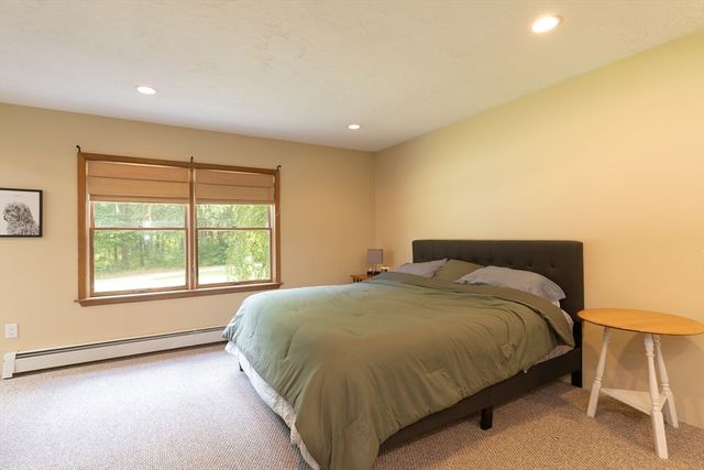 1 Barefoot Ln, Brookfield, MA 01506