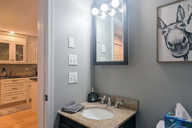 1 Barefoot Ln, Brookfield, MA 01506