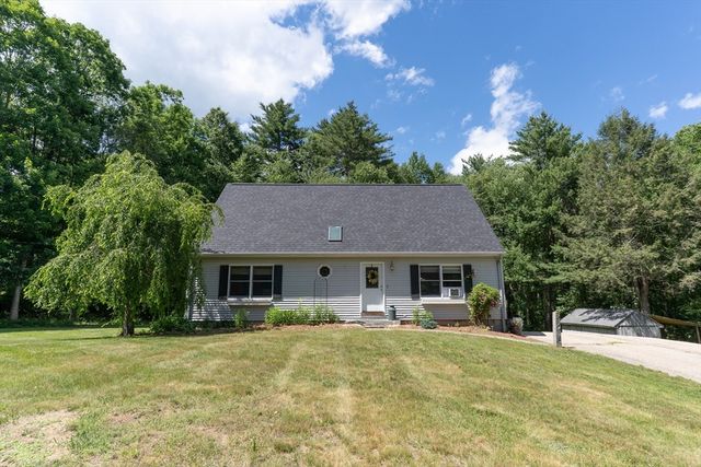1 Barefoot Ln, Brookfield, MA 01506