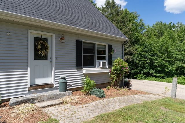 1 Barefoot Ln, Brookfield, MA 01506