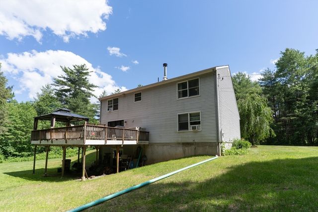 1 Barefoot Ln, Brookfield, MA 01506
