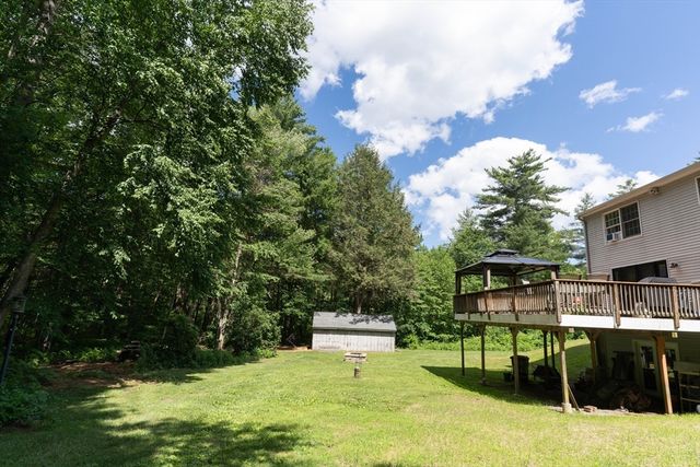 1 Barefoot Ln, Brookfield, MA 01506