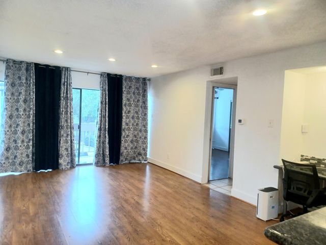 12100 Melville Drive 206B, Montgomery, TX 77356