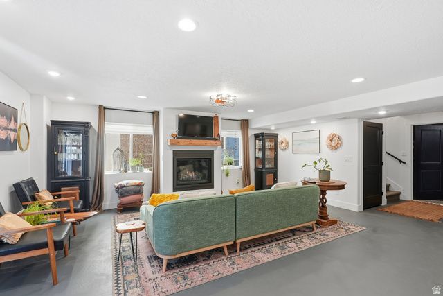1027 W SEASONS VIEW CT, Lehi, UT 84048
