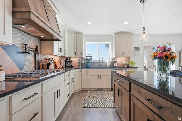 1027 W SEASONS VIEW CT, Lehi, UT 84048