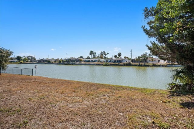 556 S NEPONSIT DRIVE, Venice, FL 34293