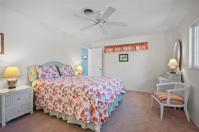 556 S NEPONSIT DRIVE, Venice, FL 34293