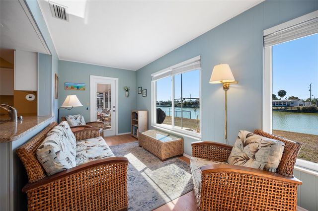 556 S NEPONSIT DRIVE, Venice, FL 34293