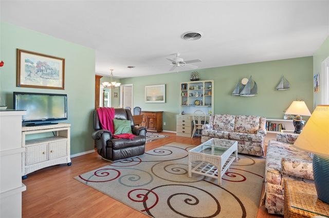 556 S NEPONSIT DRIVE, Venice, FL 34293