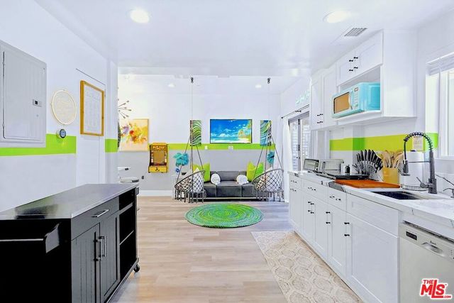 5855 Vineland Avenue D, Los Angeles, CA 91601