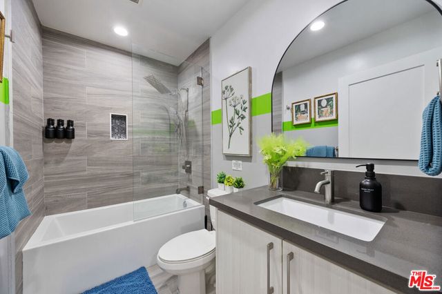 5855 Vineland Avenue D, Los Angeles, CA 91601