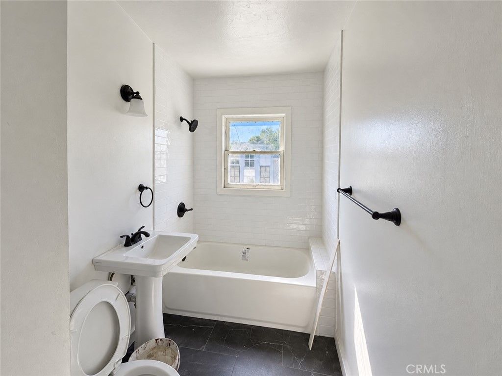 1306 W Martin Luther King Jr, Los Angeles, CA 90037 — photo 2