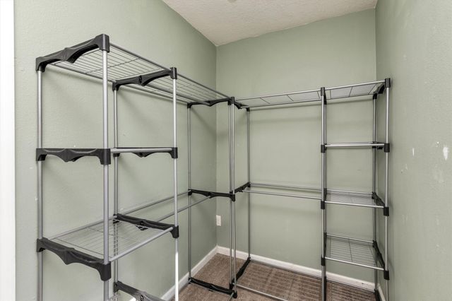 3915 Glover Avenue, Des Moines, IA 50315