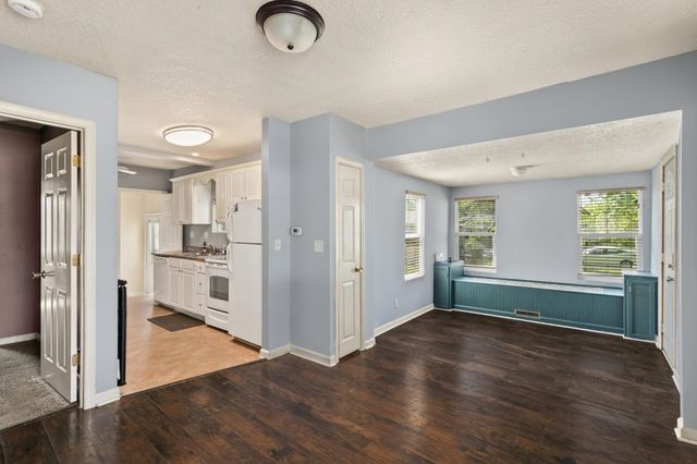3915 Glover Avenue, Des Moines, IA 50315
