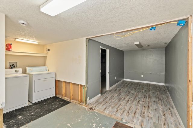 3915 Glover Avenue, Des Moines, IA 50315