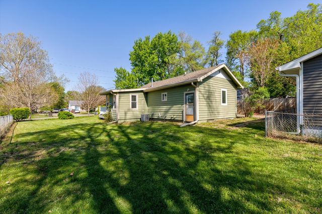 3915 Glover Avenue, Des Moines, IA 50315