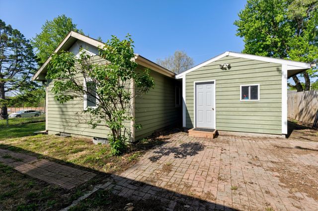 3915 Glover Avenue, Des Moines, IA 50315