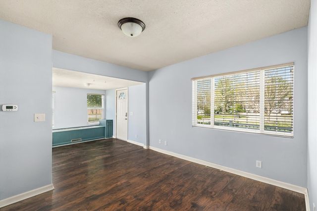 3915 Glover Avenue, Des Moines, IA 50315
