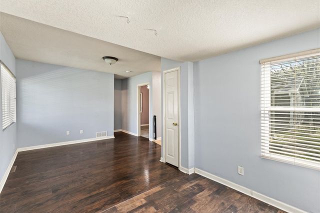 3915 Glover Avenue, Des Moines, IA 50315