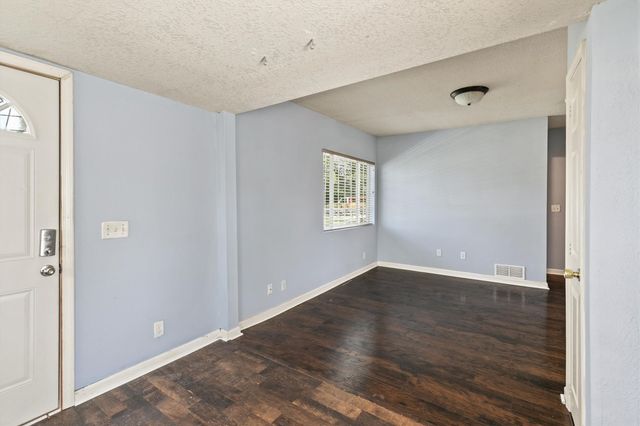 3915 Glover Avenue, Des Moines, IA 50315