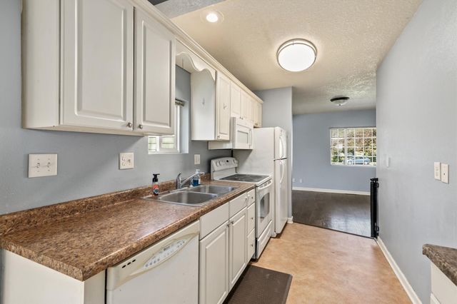 3915 Glover Avenue, Des Moines, IA 50315