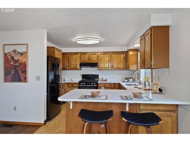 305 Se 84TH Ave, Portland, OR 97216