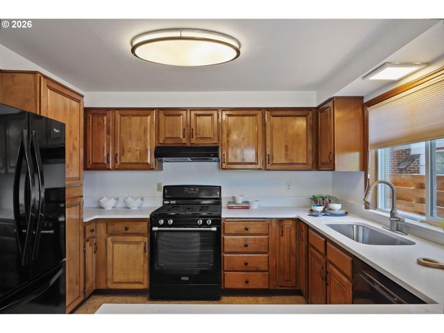 305 Se 84TH Ave, Portland, OR 97216