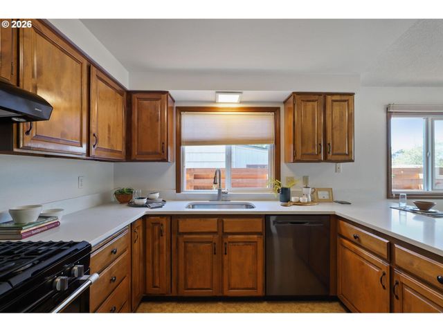 305 Se 84TH Ave, Portland, OR 97216