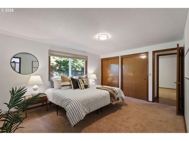 305 Se 84TH Ave, Portland, OR 97216