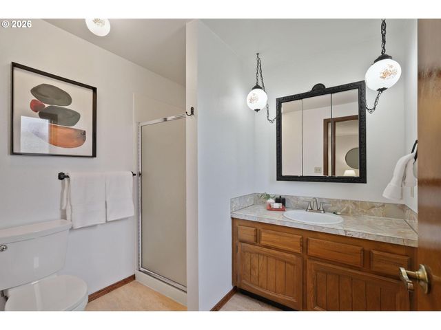 305 Se 84TH Ave, Portland, OR 97216