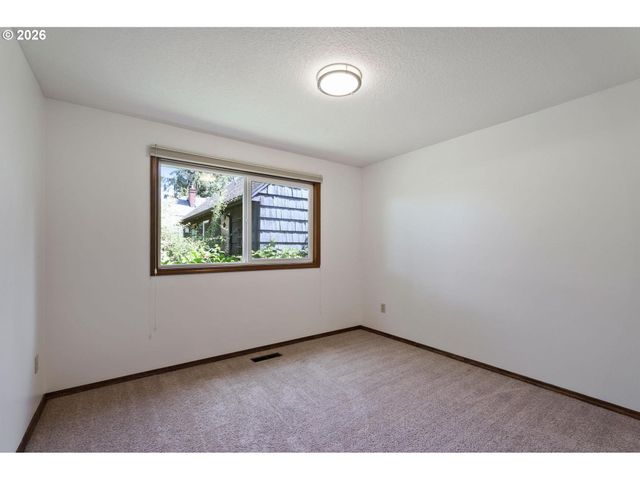 305 Se 84TH Ave, Portland, OR 97216